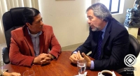 El Embajador de Chile, Gabriel Ascencio, y el Prefecto de Imbabura, Pablo Jurado, estrechan relaciones para emprender iniciativas de cooperación e inversión.