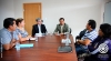 En las oficinas de la Prefectura, autoridades y líderes de las comunidades de la parroquia Sigsipamba dialogan con el Prefecto Pablo Jurado.