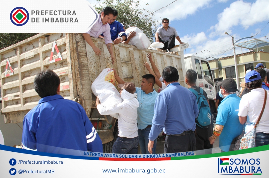 Una minga solidaria se evidenció en la Prefectura en favor de las personas afectadas por el terremoto. 