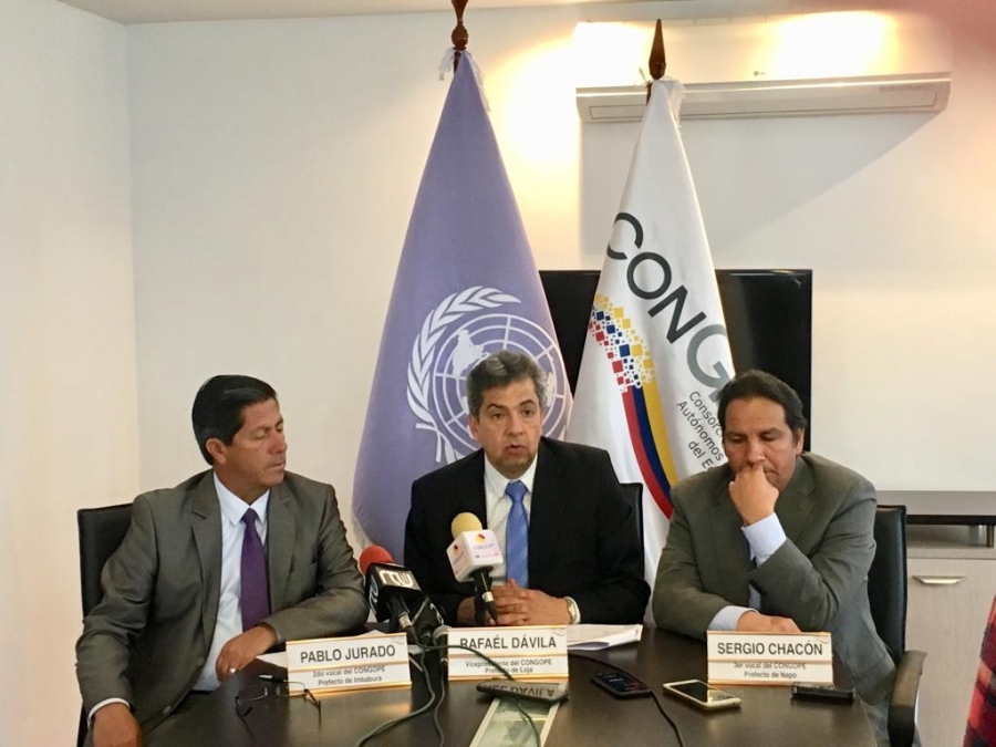 Las autoridades de los GAD Provinciales durante la reunión del CONGOPE y la rueda de prensa para informar sobre lo resuelto.