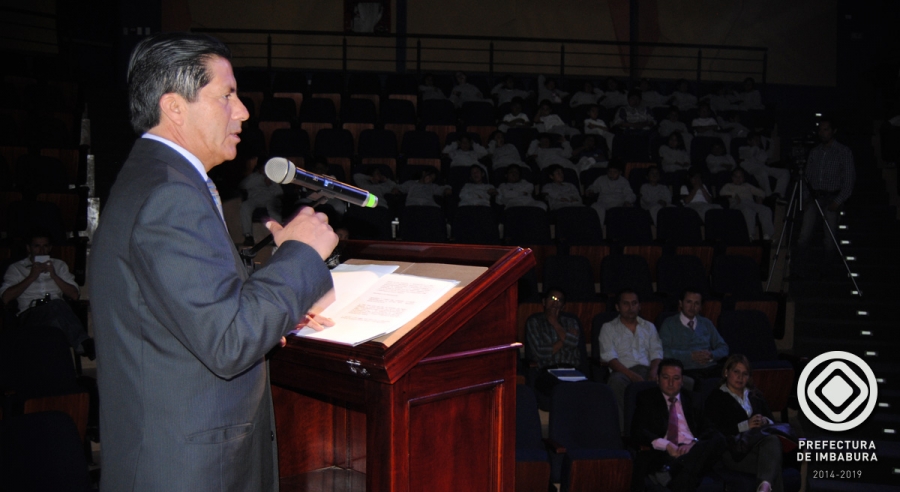 En un su discurso, el Prefecto de Imbabura, Pablo Jurado,  motivó a los alumnos de las escuelas a participar activamente en actividades de cuidado del ambiente.