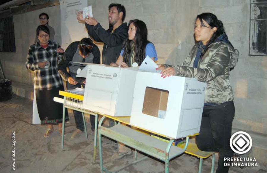 Los habitantes participaron de la votación en Minas Chupa y ratificaron su pertenencia a la provincia de ‘Los Lagos’.