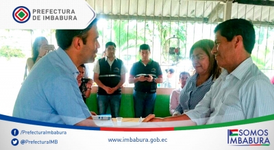 En Las Golondrinas, El prefecto de Imbabura, Pablo Jurado y su colega de Esmeraldas, Lucía Sosa recibieron de manos de Juan Pablo Pozo, presidente del CNE, el registro electoral para la Consulta Popular del próximo 03 de abril.