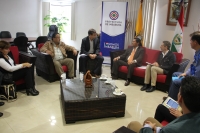 Diálogo entre los representantes de la Unión Europea y el prefecto de Imbabura, Pablo Jurado, para analizar iniciativas de cooperación.