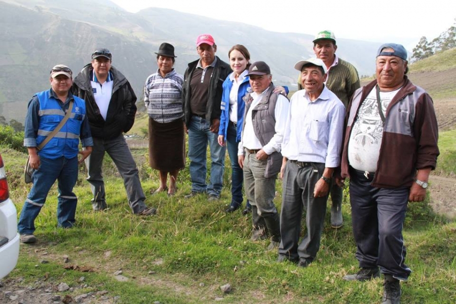 La viceprefecta de Imbabura, María Gabriela Jaramillo, se reunió con los agricultores de la parroquia Mariano Acosta para evaluar los resultados del trabajo institucional.