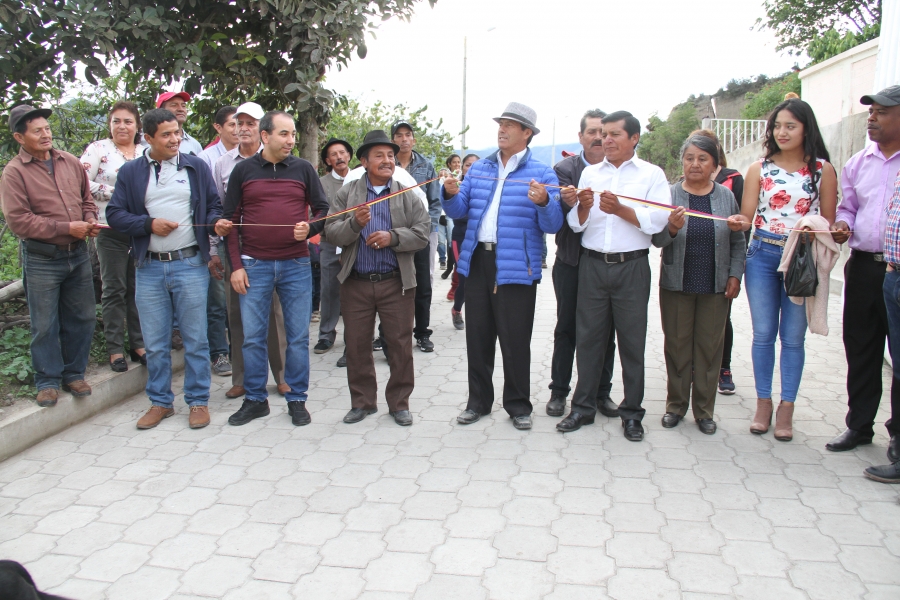 Inauguración del adoquinado de las calles en Pablo Arenas.