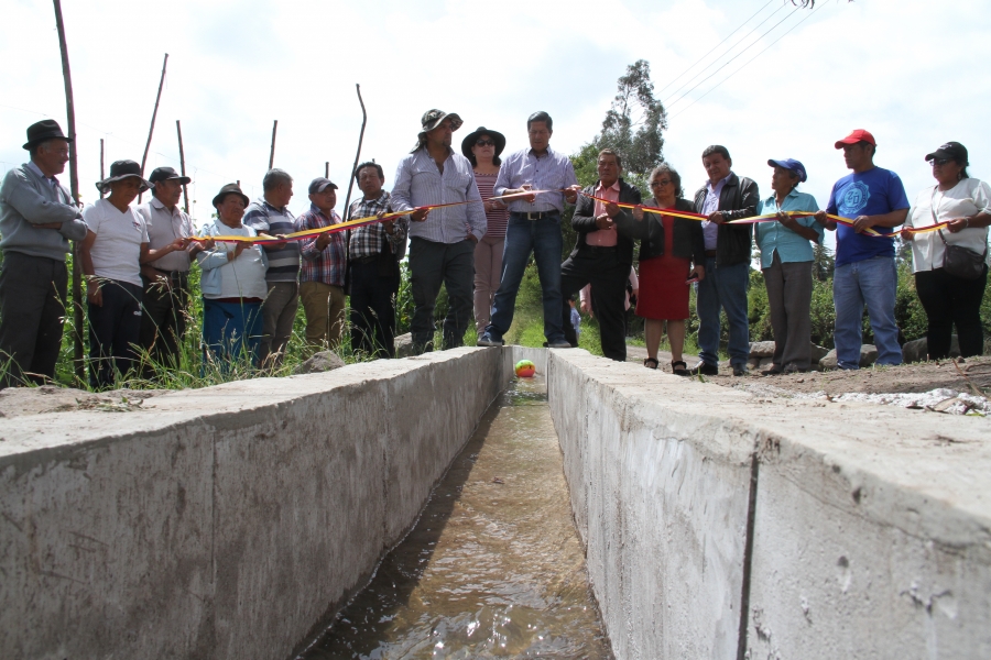 Acto de inauguración de la obra de riego en la parroquia Andrade Marín del cantón Antonio Ante.