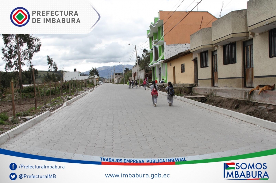 Imbavial realiza la obra de adoquinado de la vía Ilumán – Agato – La Compañía, en donde la Prefectura invierte 1´593.770 dólares.