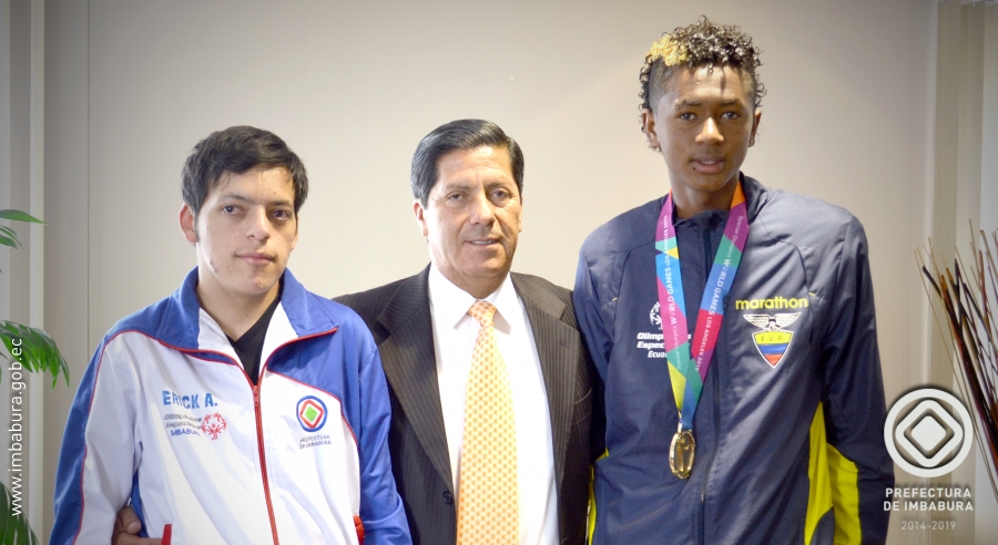 El prefecto de Imbabura, Pablo Jurado, ratificó su compromiso de trabajar por los deportistas con capacidades, durante la visita de Bryan Aguas y la delegación de coordinadores de Olimpiadas Especiales de Imbabura