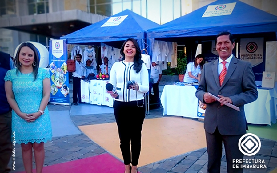 Autoridades y representantes del sector turístico de Imbabura durante la promoción en los medios de comunicación nacionales. 