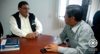 El Director del CNE en Imbabura, Patricio Andrade, conversa con el Prefecto de Imbabura, Pablo Jurado, sobre los mecanismos implementados en la nación para fortalecer la democracia.