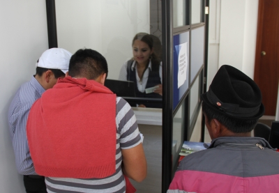 Ventanilla para el pago de la tasa de rodaje vehicular de la Prefectura operando en el edificio de MOVIDELNOR EP. 