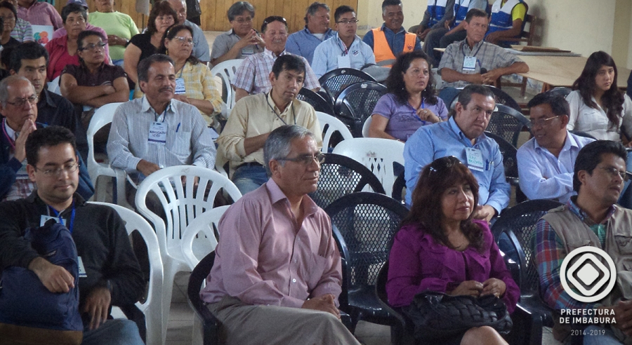 En Imbay, la población participó activamente en la Asamblea Parroquial de Imbaya. Autoridades y equipo técnico de la Prefectura estuvieron presentes en este evento.