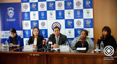  Autoridades de la Prefectura, Patronato Provincial, representantes de los jóvenes, Asamblea Nacional y Municipio de Ibarra, durante la rueda de prensa en la que se informó sobre el evento.