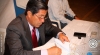 El Prefecto de Imbabura, Pablo Jurado, firma el contrato para dar inicio a los trabajos.