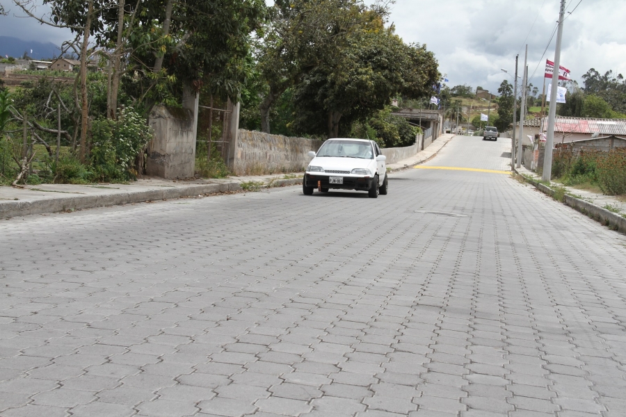 El adoquinado de la Calle Sucre registró un costo de 173.787 dólares. La Prefectura invirtió alrededor de 100.000 y la Municipalidad puso el resto.