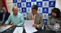 Autoridades de la Prefectura, Patronato Provincial y Club Rotario de Ibarra firman un acuerdo para desarrollar la campaña.