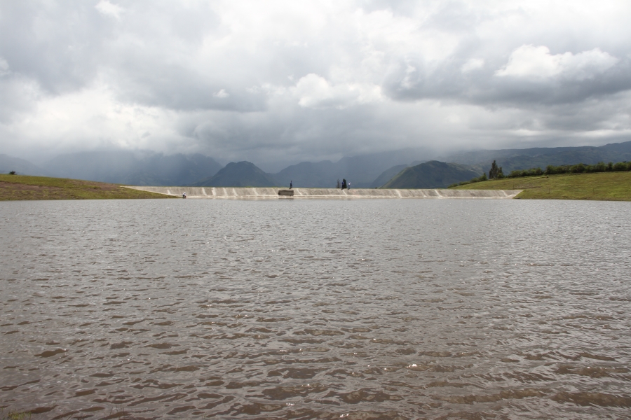 La represa de la Acequia del Pueblo fue mejorada por la Prefectura. Desde aquí se repartirá agua de riego hacia las tierras productivas.