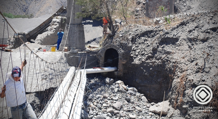 Los arreglos en el canal de riego de Ambuquí, permiten que las familias del Valle del Chota siembren y cosechen productos para distribuirlos en los distintos sectores de la provincia.