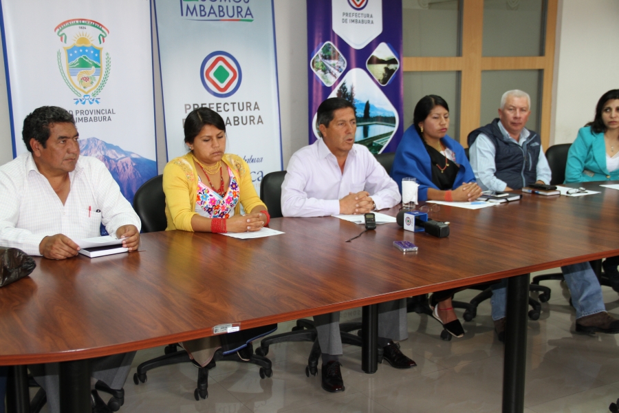 El presidente del Parlamento de Imbabura y prefecto provincial, Pablo Jurado, informa sobre las acciones para lograr el compromiso de apoyo a los proyectos provinciales. 