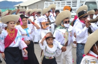Las danzas alegres, animadas de guitarras, acordeones, rondines, flautas, tambores y armónicas, fueron parte de la celebración. 