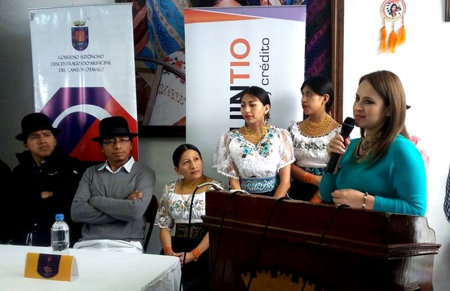 La viceprefecta de Imbabura, María Gabriela Jaramillo, durante la presentación de programa oficial en el cantón Otavalo.