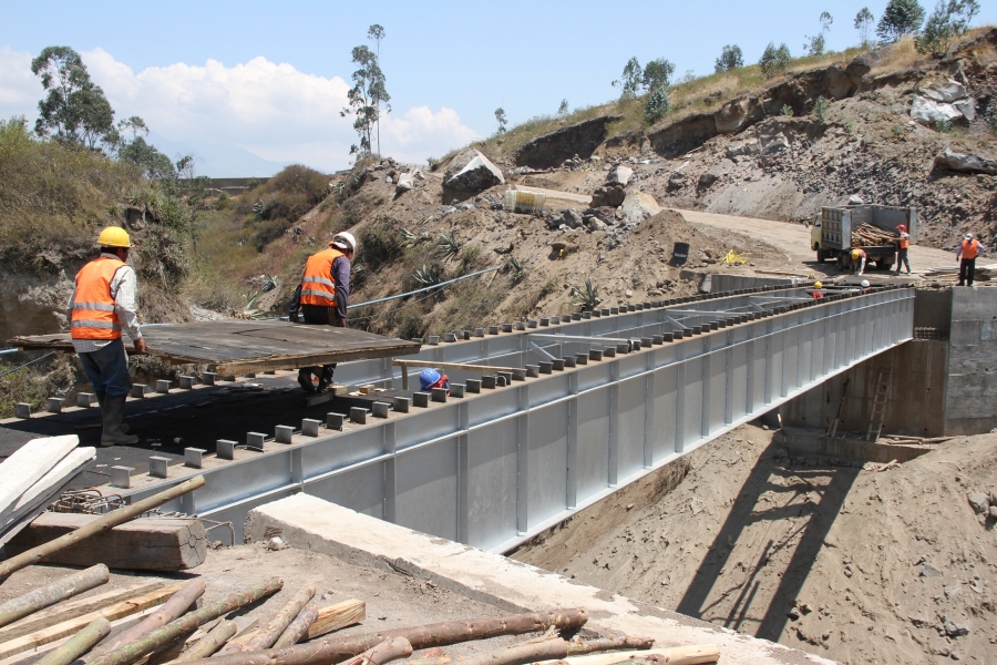 La construcción del puente avanza en medio de la alegría de los dos sectores beneficiados.