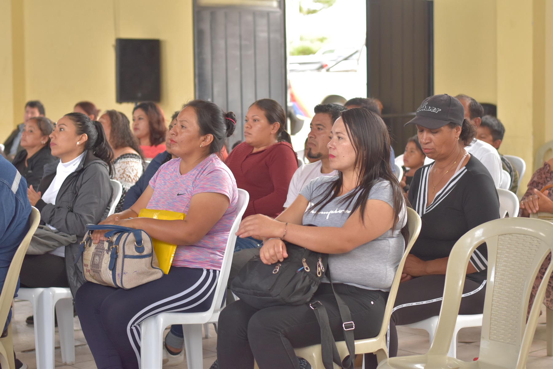 En la parroquia Imbaya, las autoridades de la Prefectura, del Municipio de Antonio Ante y del Gobierno Parroquial participaron en el acto de socialización de la obra. 
