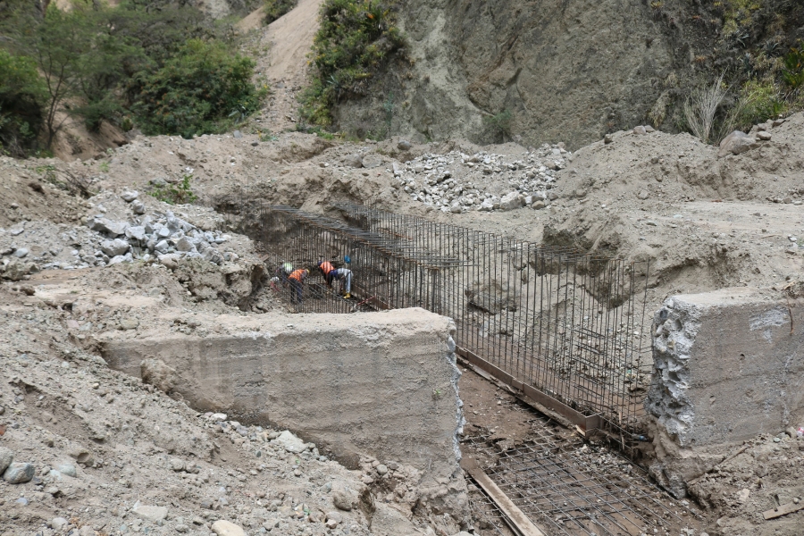 La construcción de la estabilidad de taludes y cruce sobre la quebrada afluente del río Mataquí, asfaltado de la vía y obras complementarias en el sector El Infiernillo de Pimampiro tiene un costo de 610.804 dólares.